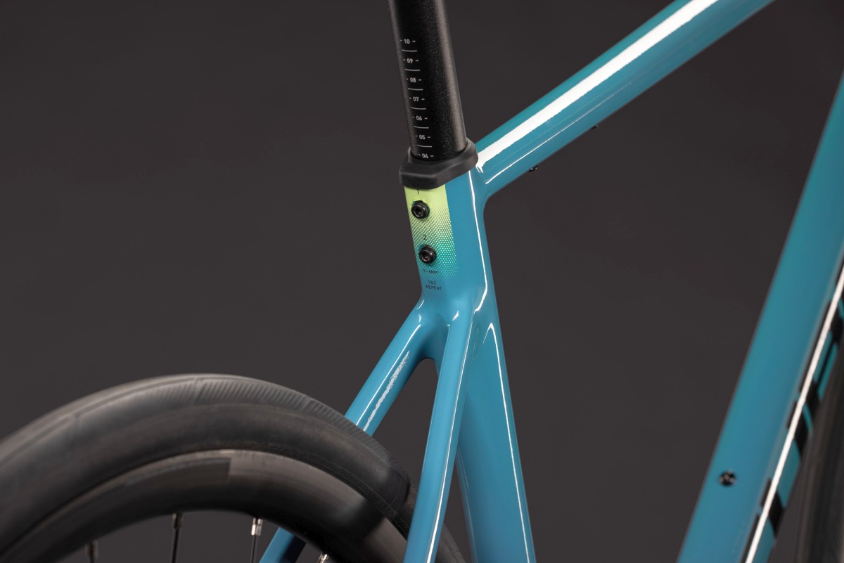 Cube Attain Pro Rennrad surfblue/black 2027
