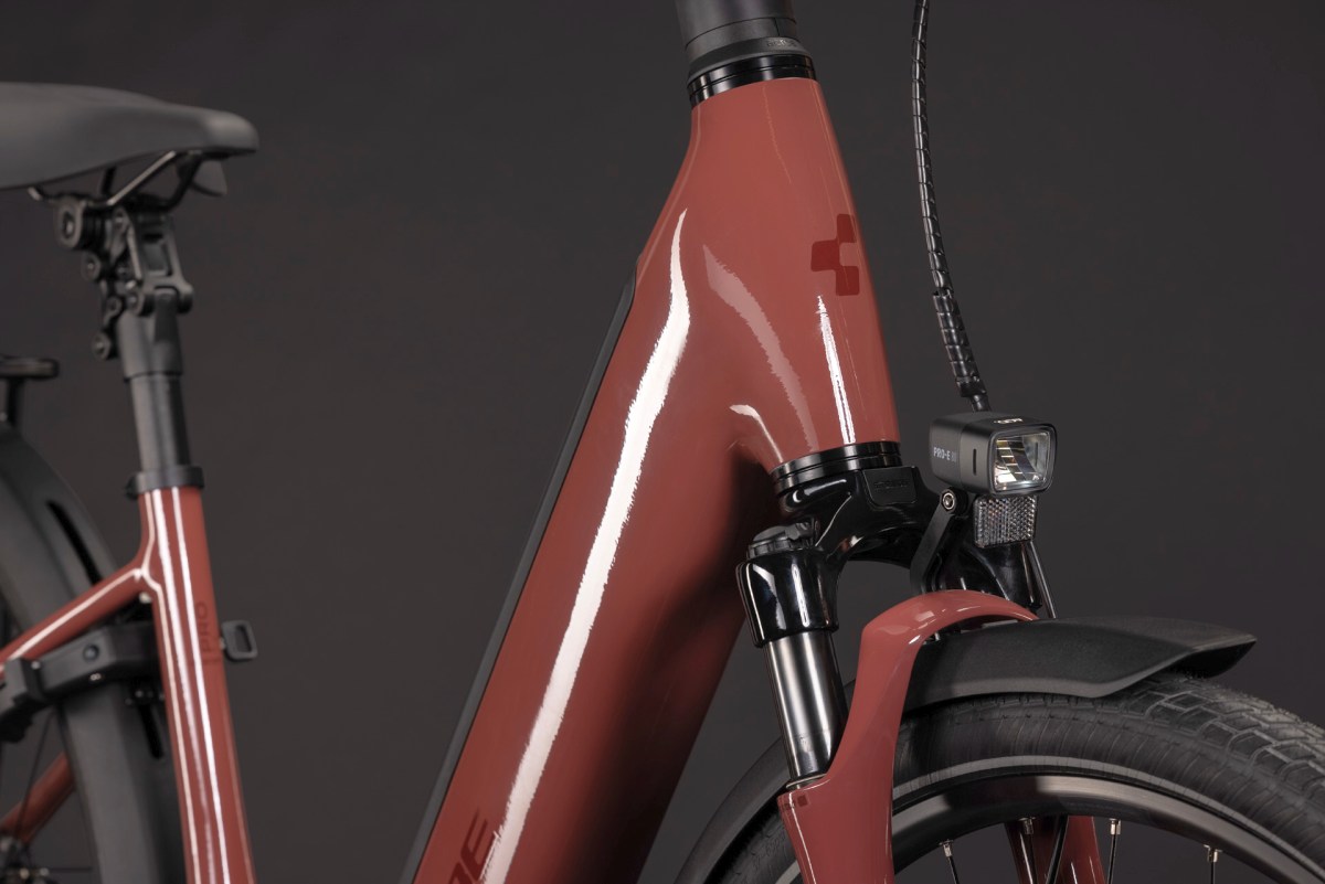 Cube Supreme Hybrid Comfort Pro 600 26'' / 28'' Easy Entry E-Bike City Pedelec burgundy/claret 2027