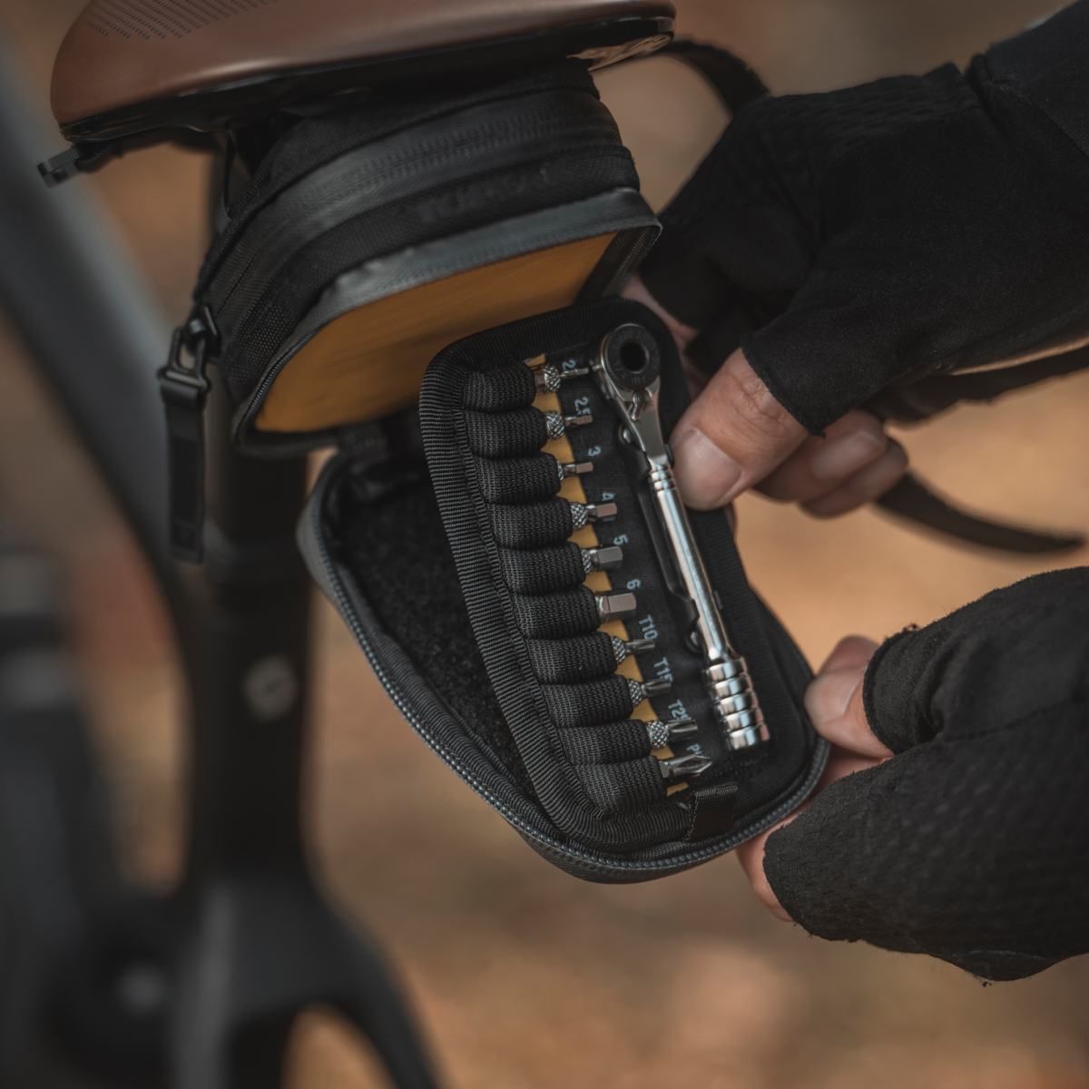 Topeak Elementa SeatBag Pro Fahrrad Satteltasche mit Werkzeugset schwarz