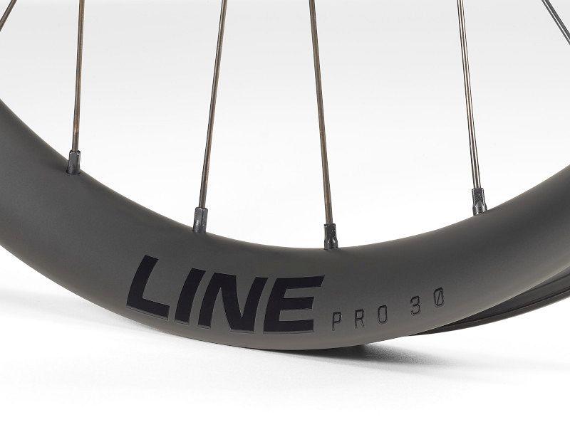 Bontrager Line Pro 30 27.5'' Disc Boost 110 mm Carbon MTB Vorderrad schwarz