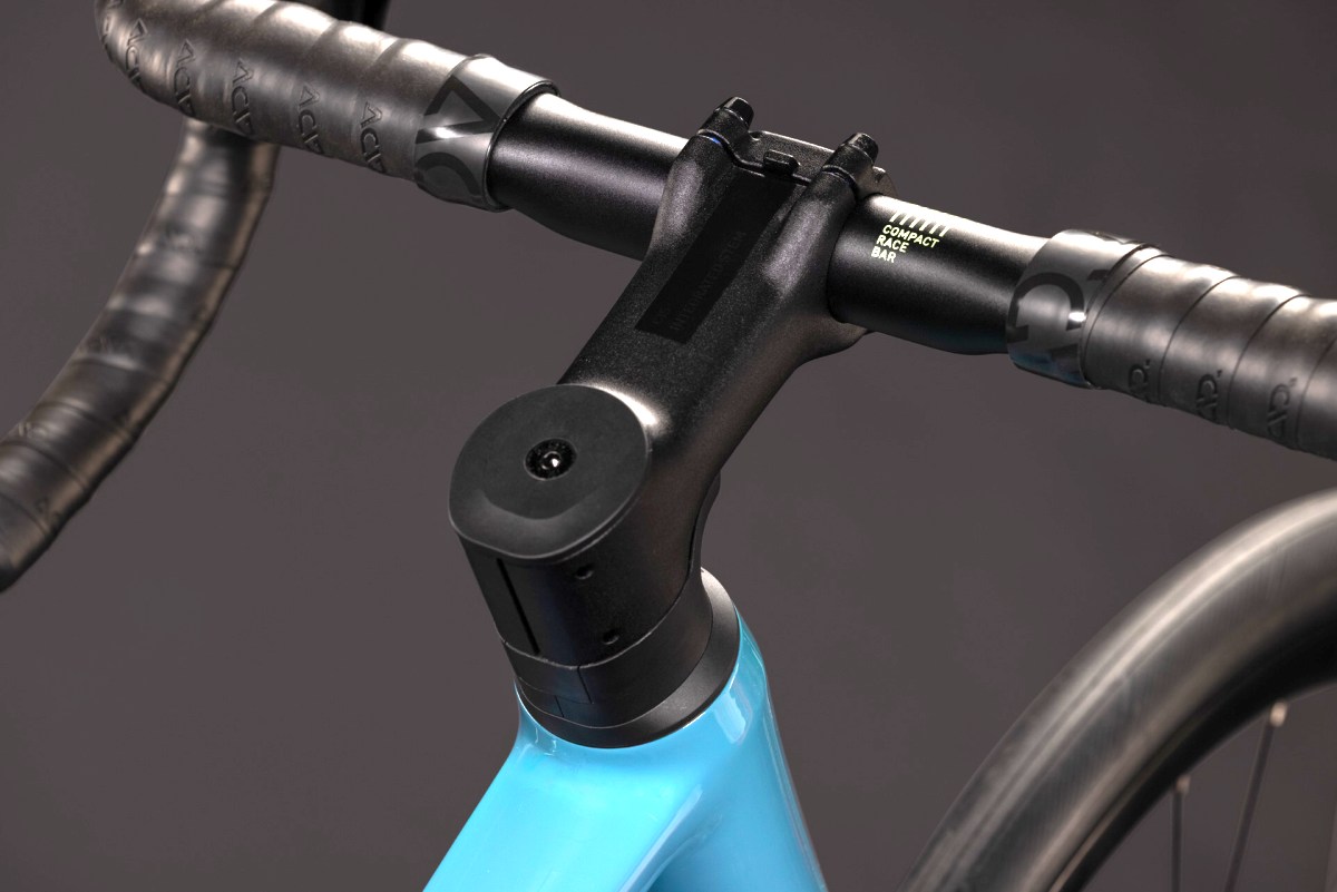 Cube Attain Pro Rennrad surfblue/black 2027