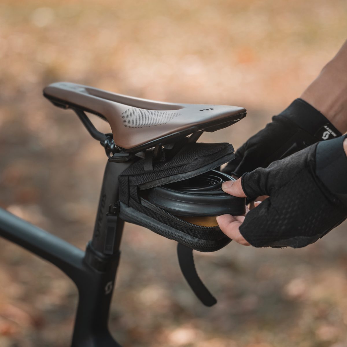 Topeak Elementa SeatBag Pro Fahrrad Satteltasche mit Werkzeugset schwarz