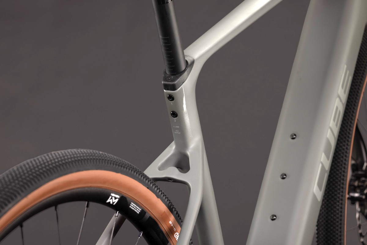 Cube Nuroad Hybrid C:62 Race 400X 28'' Carbon E-Bike Gravel Pedelec oldgrey/grey 2027