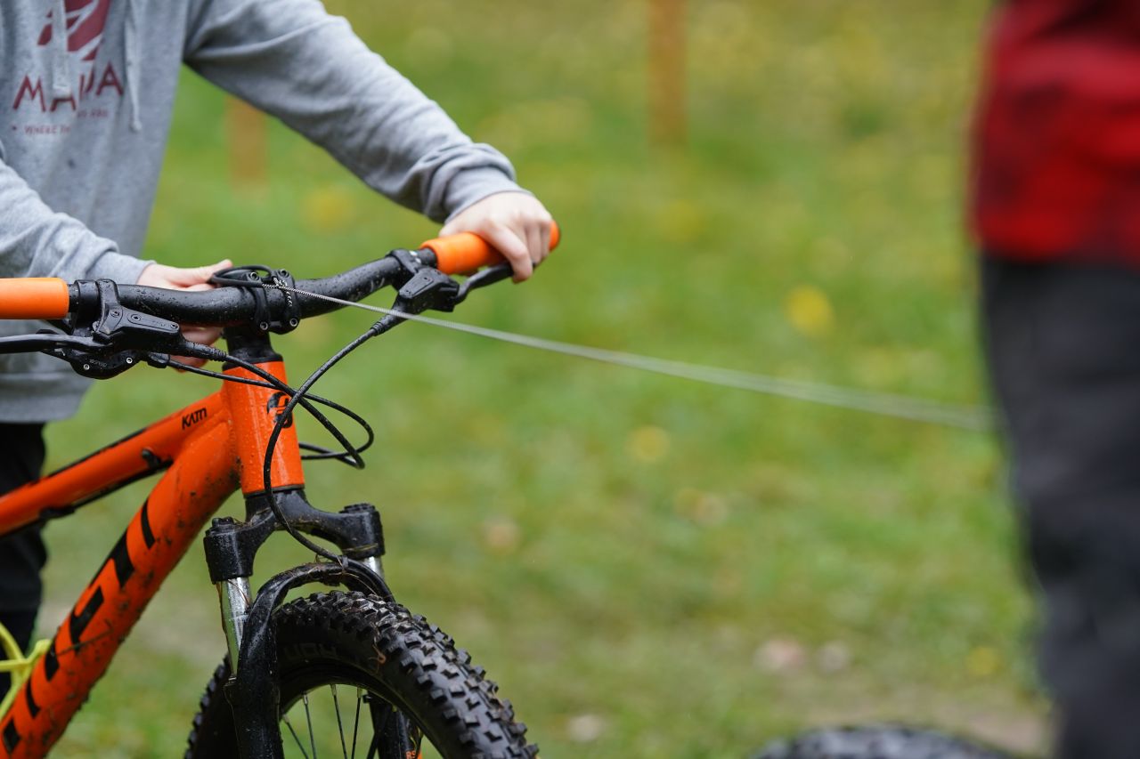 Kommit Fahrrad Zugsystem Kinder Abschleppseil schwarz/orange