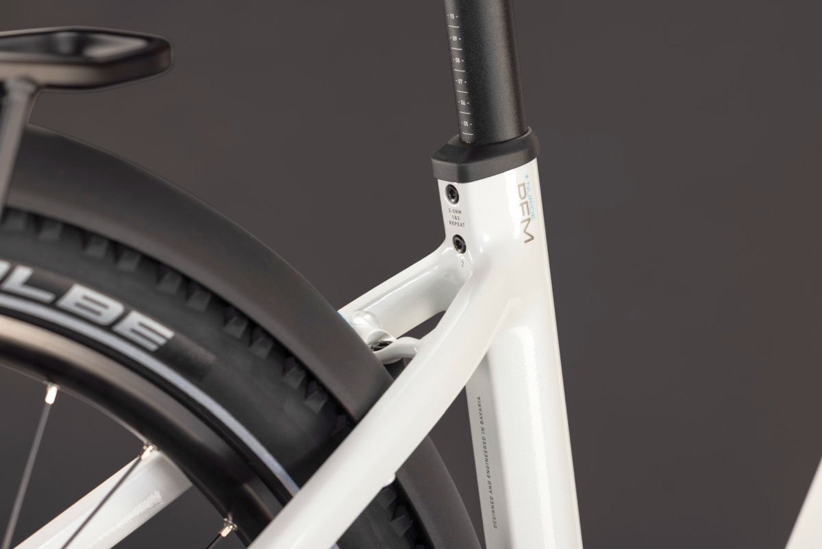 Cube Nuride Hybrid Performance 720 Easy Entry 28'' E-Bike Trekking Pedelec metallicwhite/grey 2027