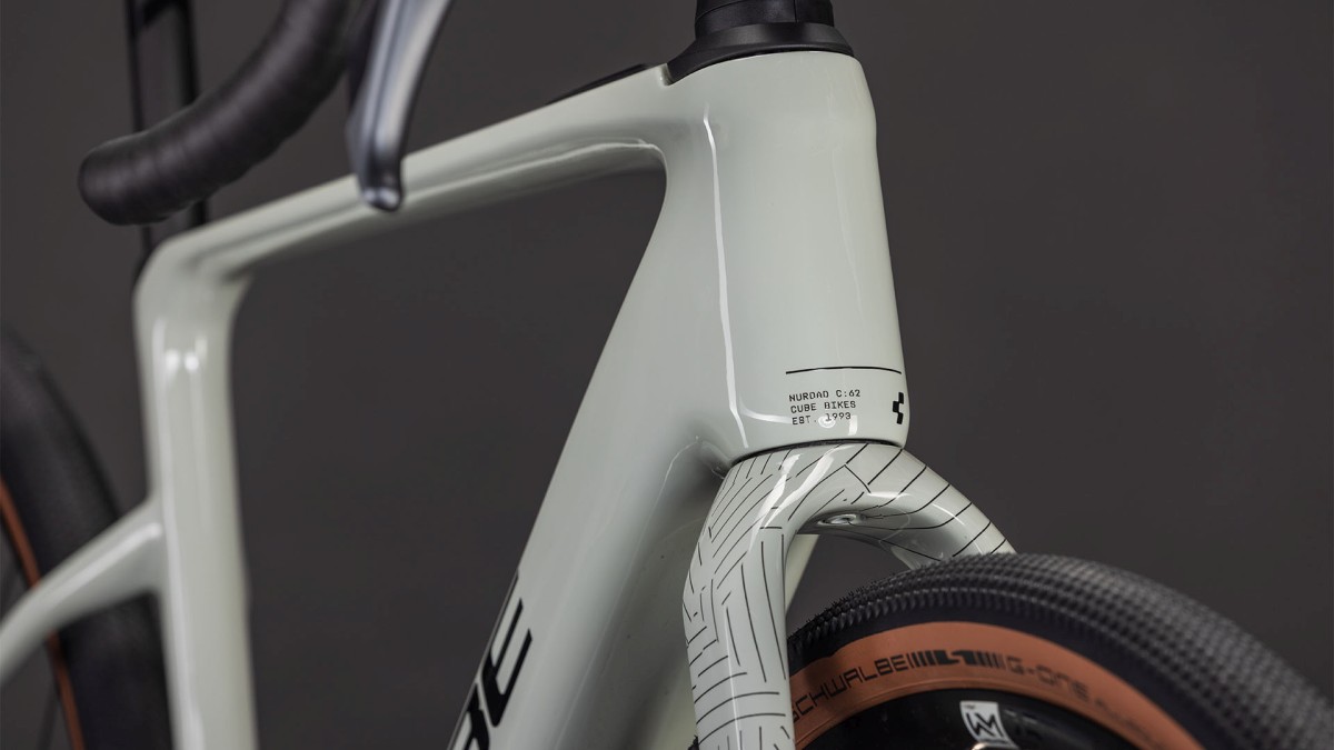 Cube Nuroad Hybrid C:62 Race 400X 28'' Carbon E-Bike Gravel Pedelec reedbeige/black 2026