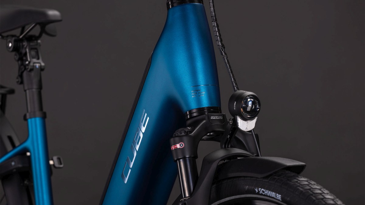 Cube Supreme Hybrid Deluxe Pro 600 26'' / 28'' Easy Entry E-Bike City Pedelec electricblue/chrome 2026
